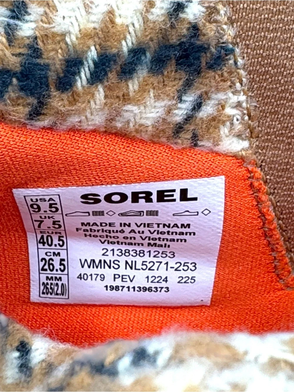 SOREL Out N About IV Mini Puffy Boots Plaid Insulated Women's Size 9.5